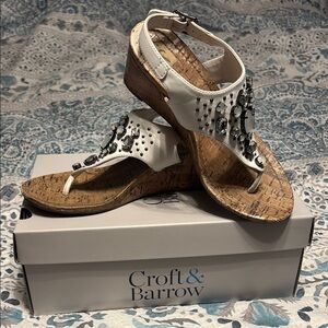 Croft & Barrow White and Brown Sandals with Elegant Design